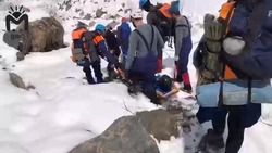 Попавшего под лавину в Северной Осетии туриста спасли спустя три дня