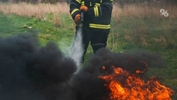 Трава горит у подножья горы Бештау в Лермонтове