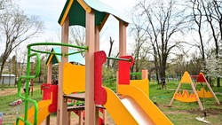Строительство новой детской площадки завершается в Будённовске 