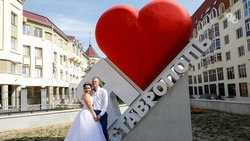 Почти 300 пар поженятся в День края на Ставрополье
