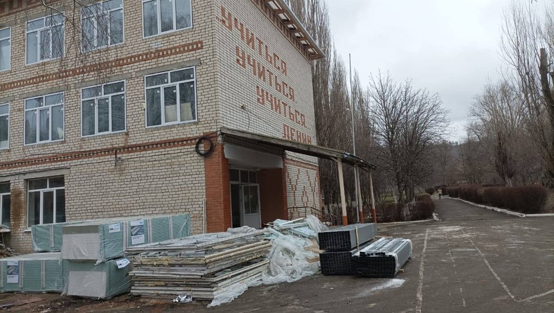 Партдесант «Единой России» проинспектировал ремонт школы в Бешпагире