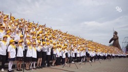 Тысячеголосый хор исполнил патриотические песни на Крепостной горе в Ставрополе