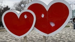 Полиция ищет подростков, которые разбили сердце на Аллее любви Железноводска