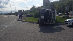 Три человека пострадали при столкновении пассажирской маршрутки и легковушки на Ставрополье
