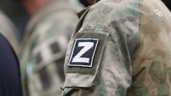 Российский боец-диджей миксирует брейкбит на броне боевой машины