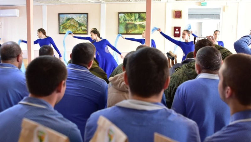 Творческие коллективы Прикумья поздравили бойцов в Будённовском военном госпитале