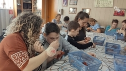 Юные ставропольцы изготовили сувениры ко Дню Победы