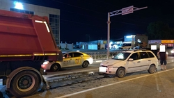 Грузовик и легковушка столкнулись на въезде в Ставрополь