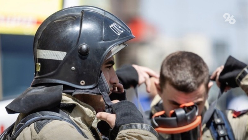 Спасатели борются с пожаром на рынке в Пятигорске 