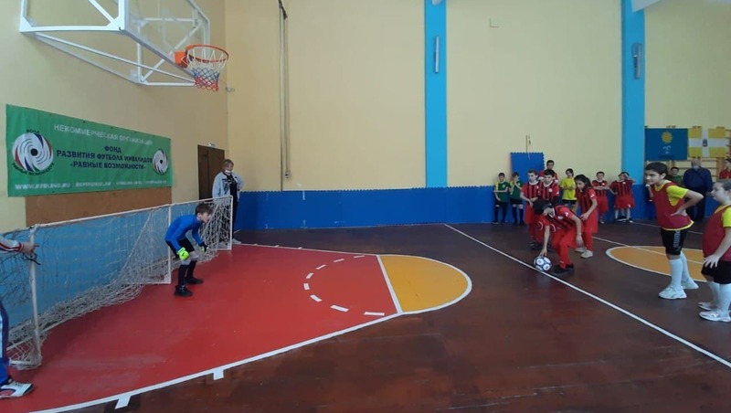 В Кисловодске прошли соревнования по футболу для слабовидящих и слепых детей 