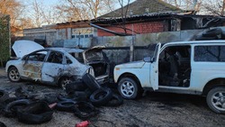 В Лермонтове из-за взрыва газового баллона загорелись автомобиль и крыша дома