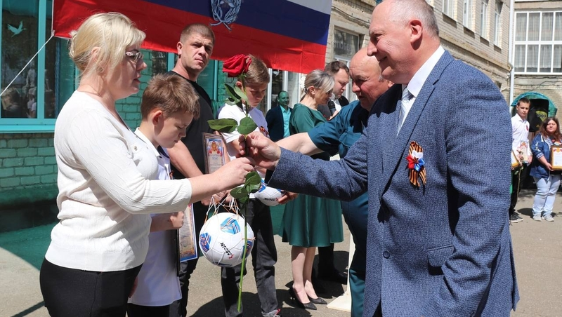 Десять подростков со Ставрополья получили награды за помощь в тушении пожара 