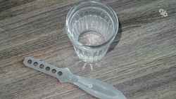 Пожилого ставропольца обвиняют в попытке зарезать знакомого во время застолья 