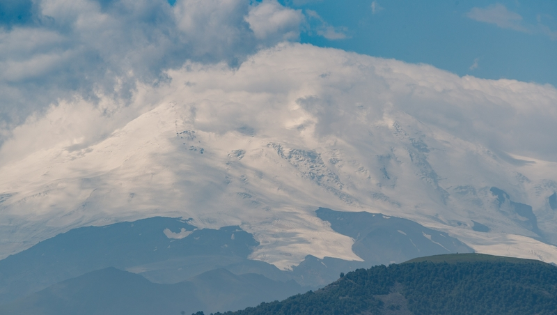 В голосовании за символ купюры в 500 рублей лидируют Эльбрус и пятигорский орёл