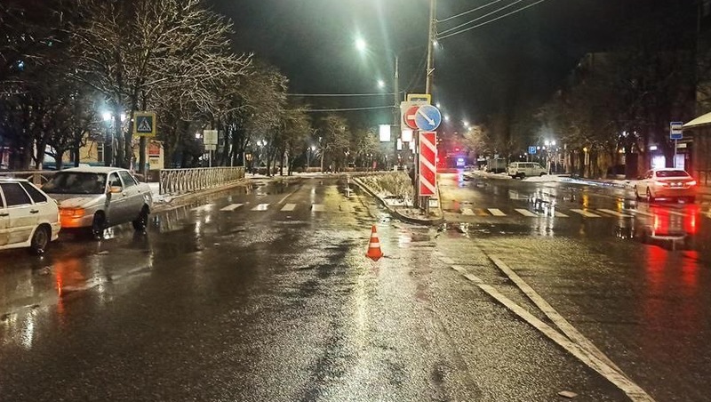 Полиция ищет водителя, сбившего пешехода на зебре в Невинномысске