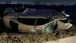 Женщина разбилась на иномарке, перевернувшейся у дороги под Ставрополем