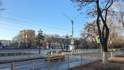 Вандалы исписали стену рядом с городским кладбищем в Невинномысске