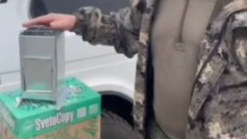 Житель Ессентуков делает печки-щепочницы для участников СВО