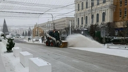 На улицах Ставрополя убирают снег около 90 рабочих и 60 спецмашин — мэрия