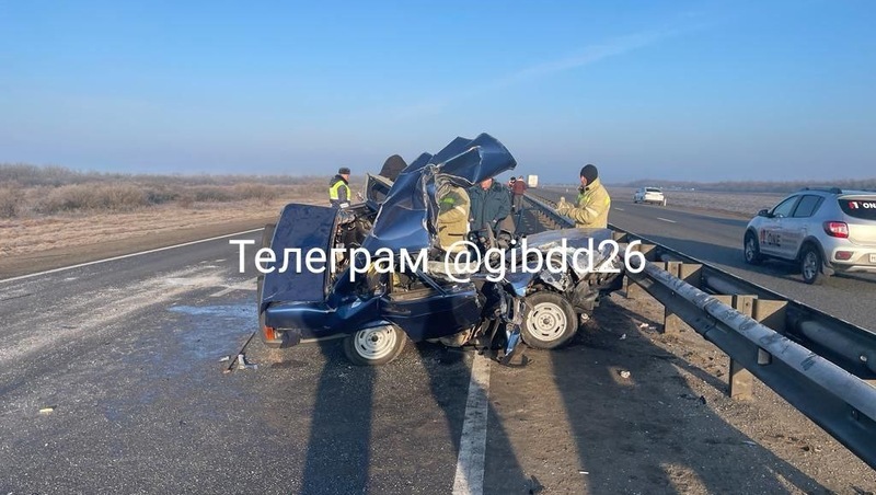 Легковушка и грузовик столкнулись на ставропольском участке трассы «Кавказ»