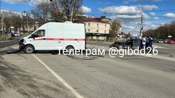 Авария с участием скорой произошла в центре Ставрополя 