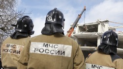 Трактора с плугами используют на Ставрополье для тушения пожаров