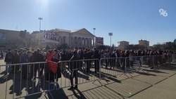 Участники общегородской зарядки собрались на центральной площади в Ставрополе