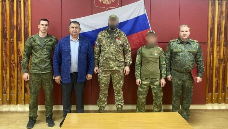 Троих ставропольских бойцов СВО наградили за мужество и отвагу