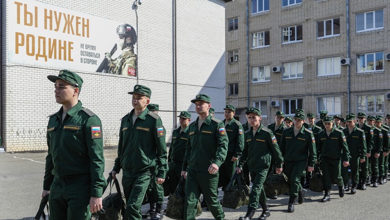 Две тысячи рядовых: на Ставрополье стартовала отправка срочников в армию