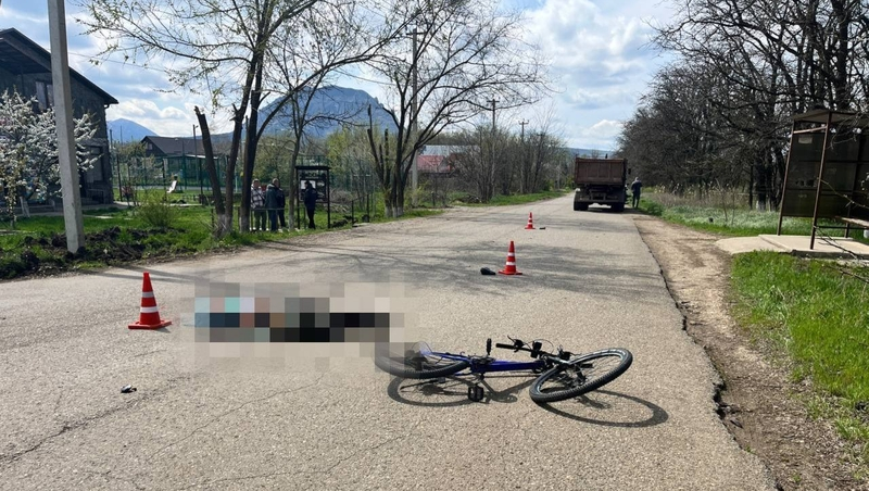 Велосипедист погиб под колёсами грузовика на Ставрополье 