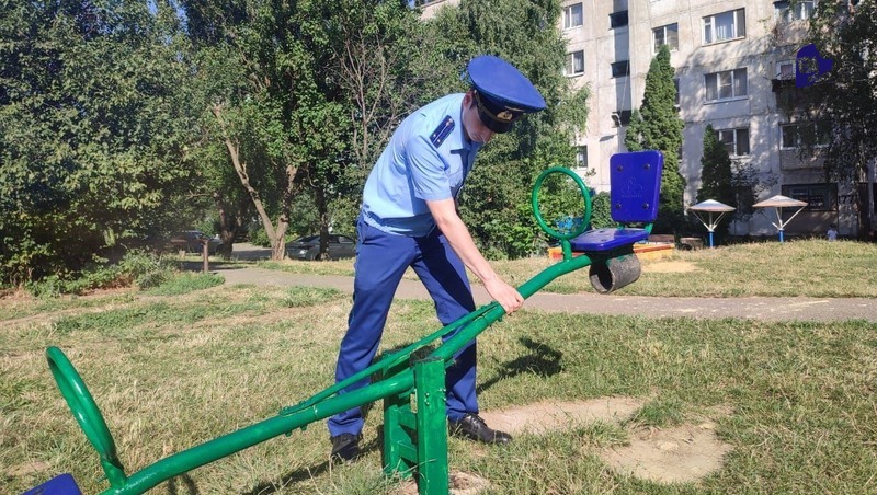 Опасную детскую площадку в Шпаковском округе привели в порядок после вмешательства прокуратуры