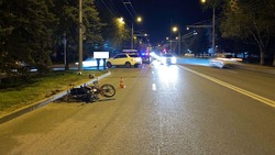 Скутерист и его пассажирка пострадали в аварии в Ставрополе 