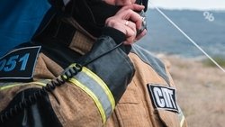 Пожар площадью 5 тыс. кв. м тушат огнеборцы в селе Минераловодского округа