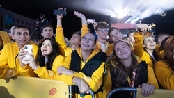 Парящие артисты, любовь на сцене и выступление MONA: чем запомнилось открытие Студвесны в Ставрополе