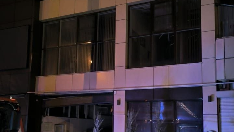 Пожар охватил здание в Ставрополе после взрыва газовых баллонов