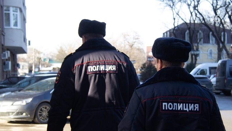 Полицейские задержали неадекватного мужчину на улице Ставрополя