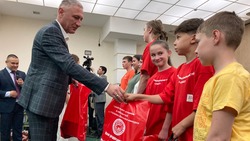 Детей-победителей патриотического конкурса из Донбасса наградили в Пятигорске