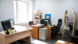 В новый молодёжный центр в Ставрополе завозят мебель и технику 