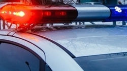 Грузовик перевернулся на легковушку в аэропорту Минвод