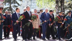 В Ставрополе возложили цветы к мемориалу «Огонь вечной славы»