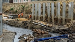 «Ходим сюда, как на экскурсию»: в селе Падинском строят новый мост через реку Калиновку