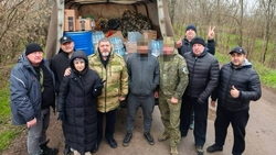 Более 4 тонн посылок собрали жители Кировского округа для бойцов СВО