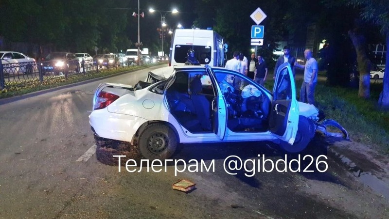 Водитель сломал позвоночник и получил контузию в аварии в Пятигорске