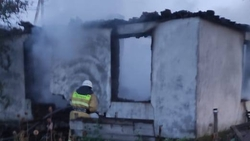 Пожарные потушили ночной пожар на бывшей ферме на Ставрополье