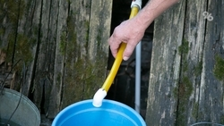 Водоканал устранил течь во дворе жительницы Ставрополья после обращения в СКР