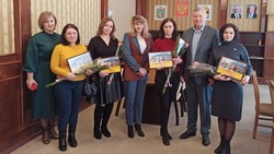Сертификаты на отдых с детьми вручили жёнам мобилизованных в Петровском округе