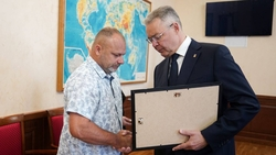 Глава Ставрополья передал звезду Героя России родителям погибшего бойца СВО