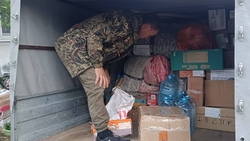 Жители Петровского округа отправили посылки бойцам СВО