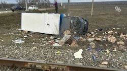 Грузовой поезд столкнулся с автомобилем на Ставрополье