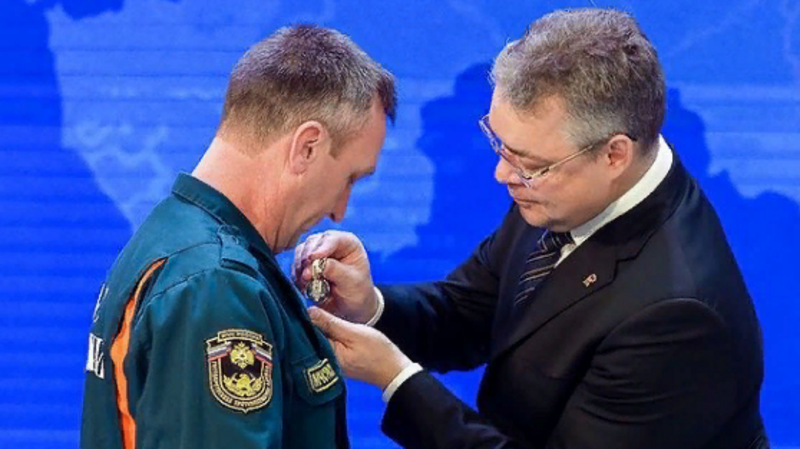 Губернатор Владимиров вручил почётные награды ставропольским спасателям